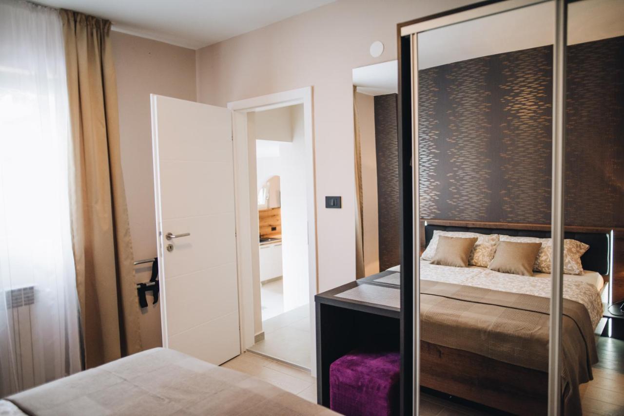Stay In The Very Heart Of Porec - 50M To The Beach Экстерьер фото