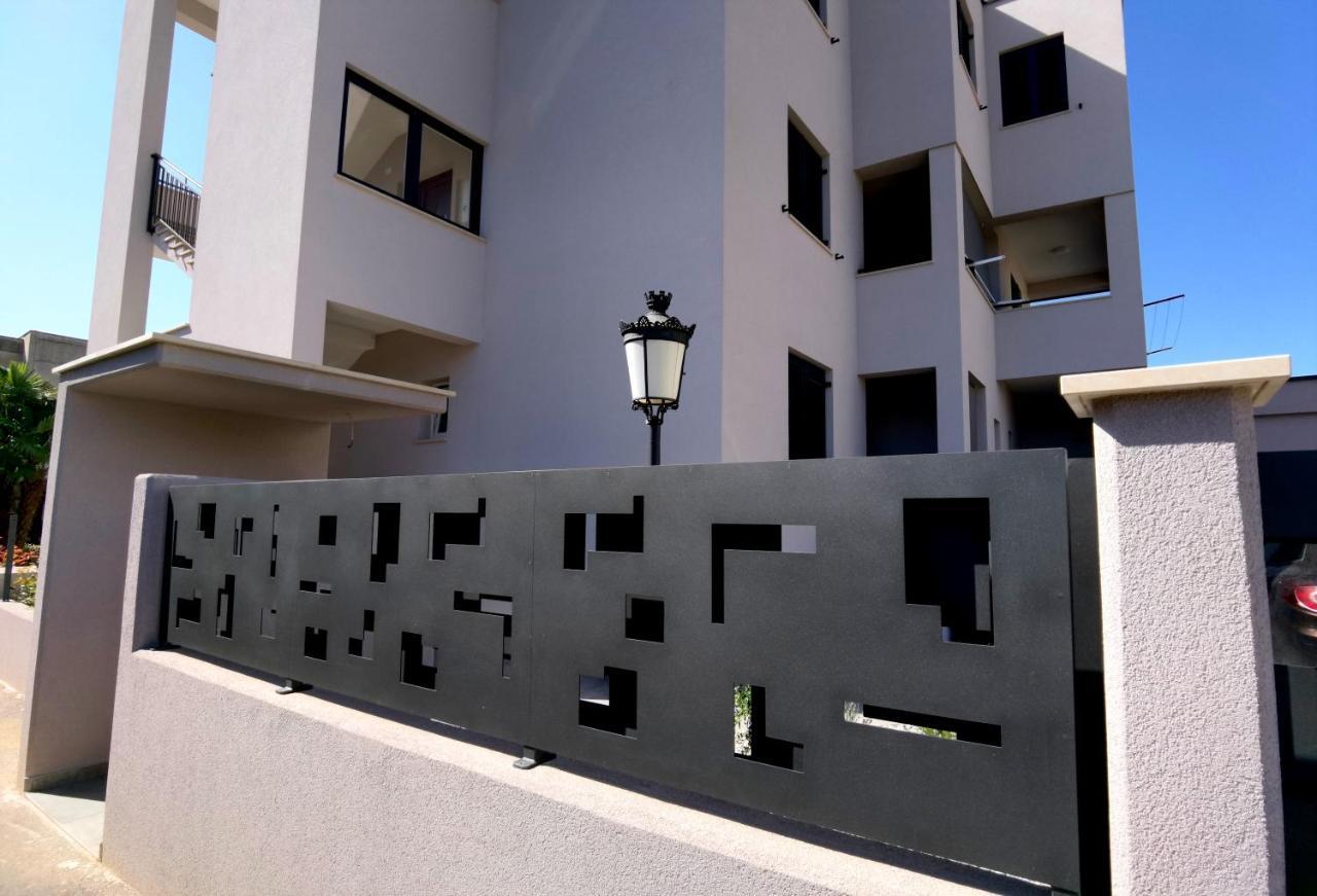Stay In The Very Heart Of Porec - 50M To The Beach Экстерьер фото