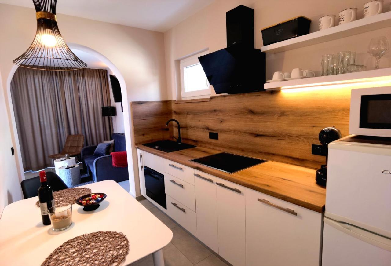 Stay In The Very Heart Of Porec - 50M To The Beach Экстерьер фото