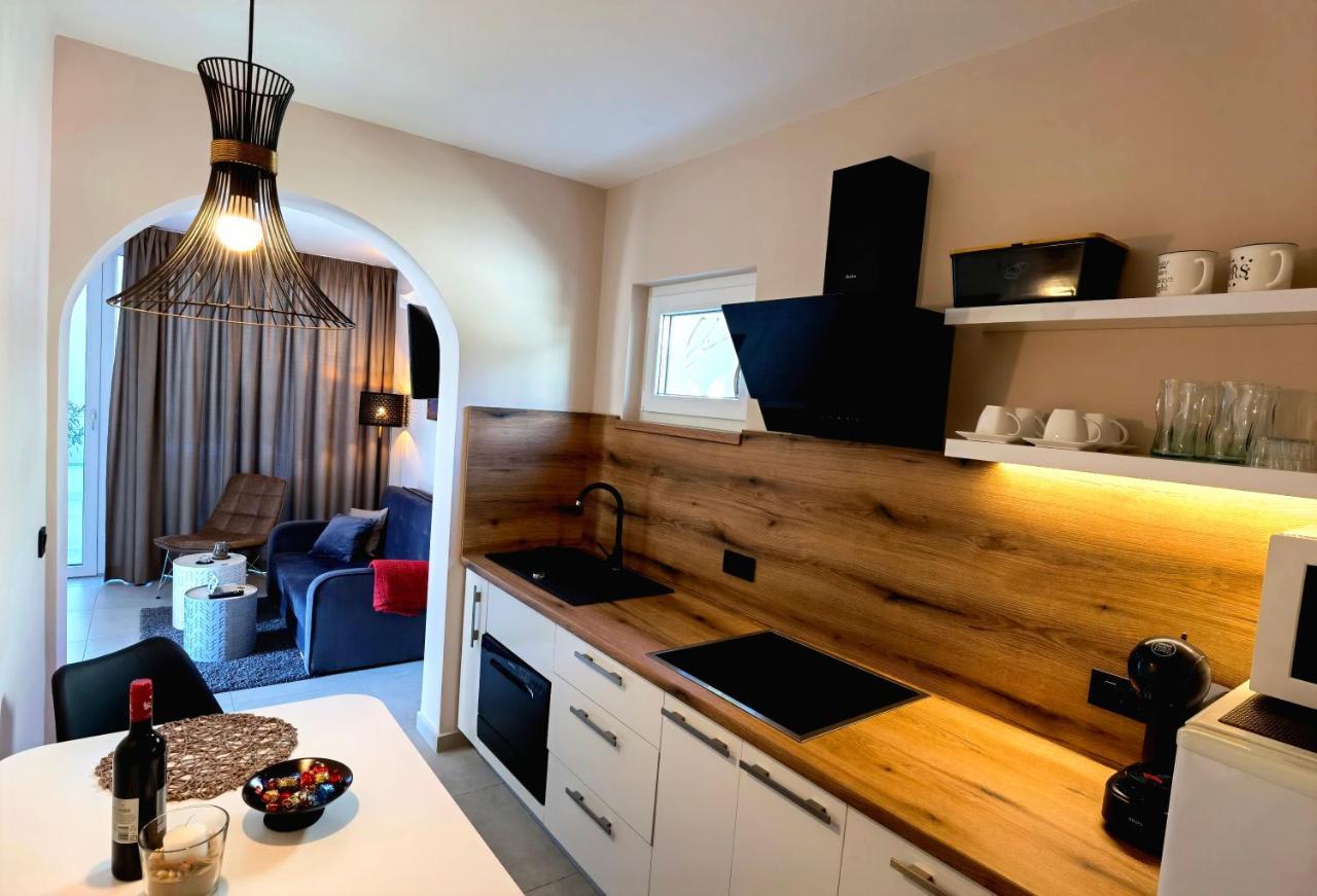 Stay In The Very Heart Of Porec - 50M To The Beach Экстерьер фото