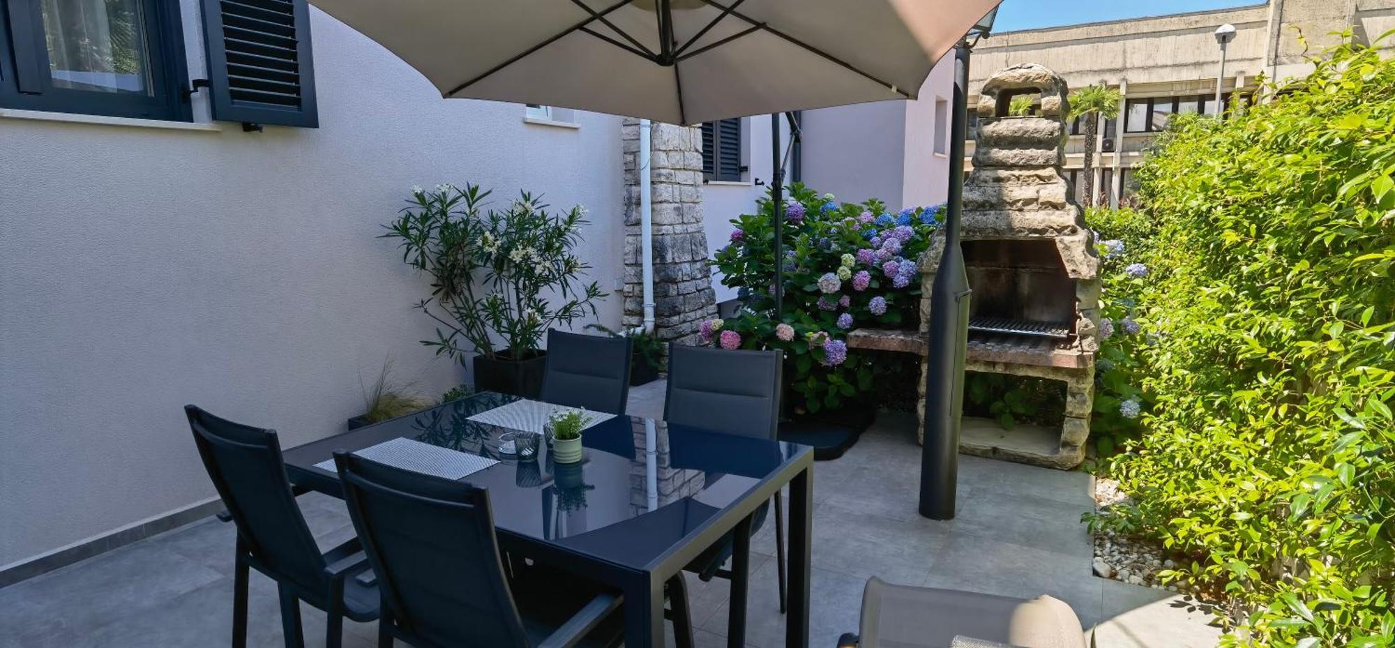 Stay In The Very Heart Of Porec - 50M To The Beach Экстерьер фото