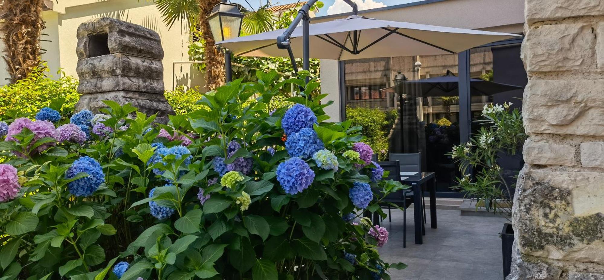 Stay In The Very Heart Of Porec - 50M To The Beach Экстерьер фото