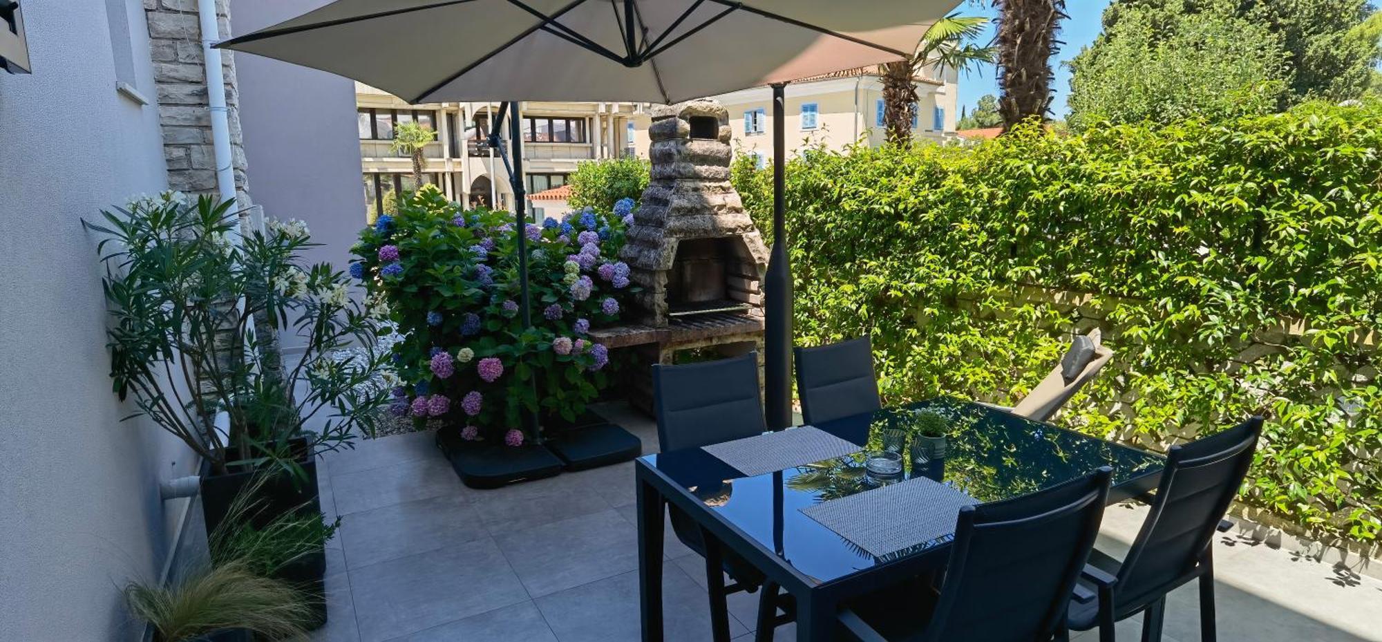 Stay In The Very Heart Of Porec - 50M To The Beach Экстерьер фото